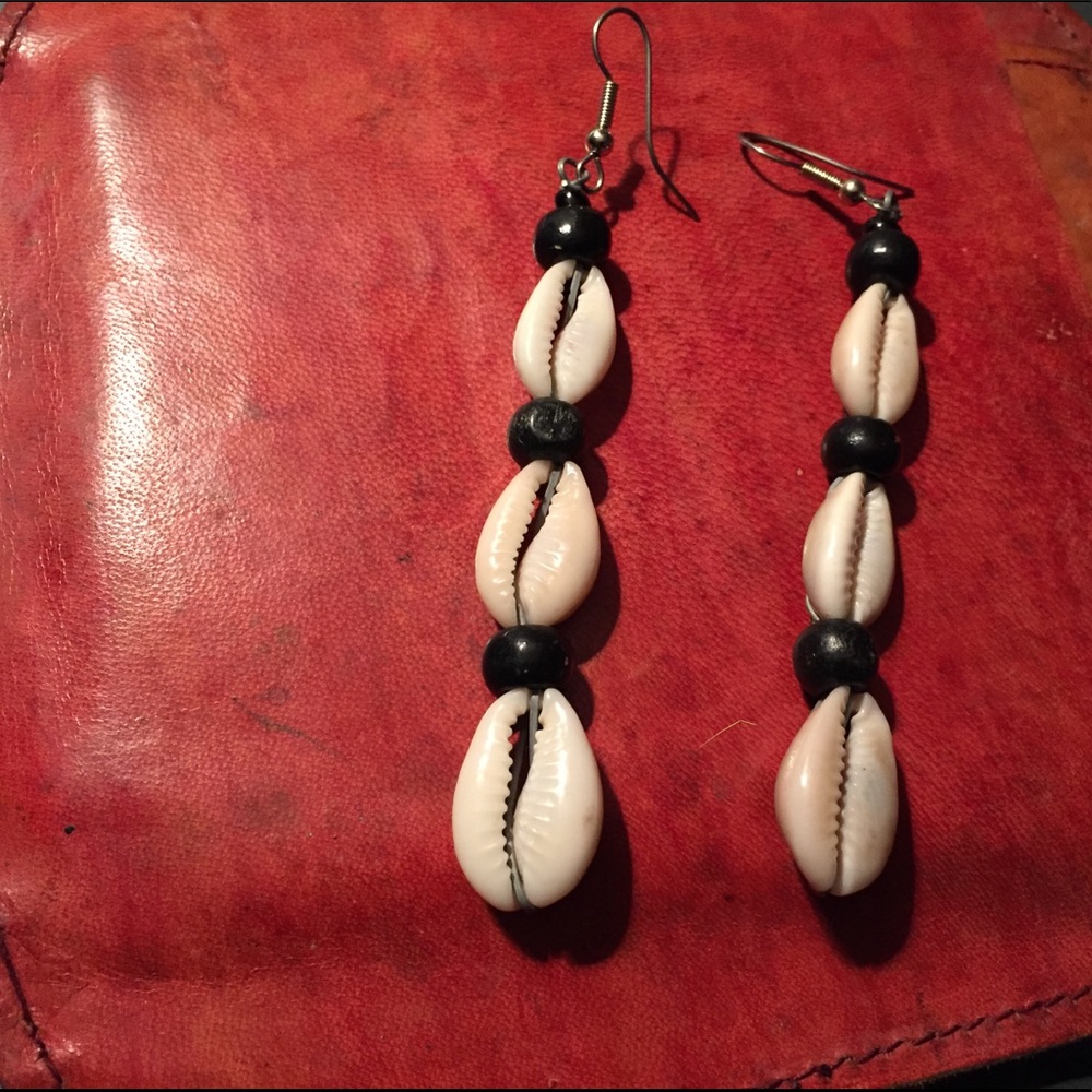 3 drops of cowrie